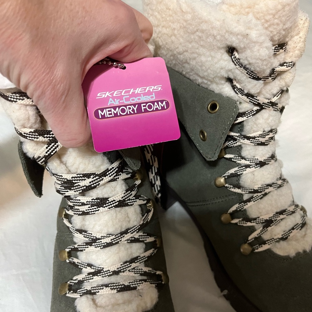 Skechers Brand New Winter Boots - Picture 6 of 6